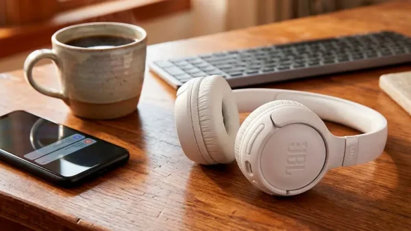 JBL Tune 530 BT some da Amazon em horas mas 30% de desconto ainda trava quem não leu o detalhe