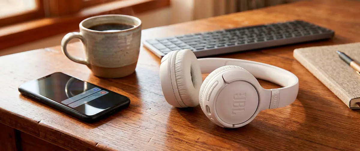 JBL Tune 530 BT some da Amazon em horas mas 30% de desconto ainda trava quem não leu o detalhe