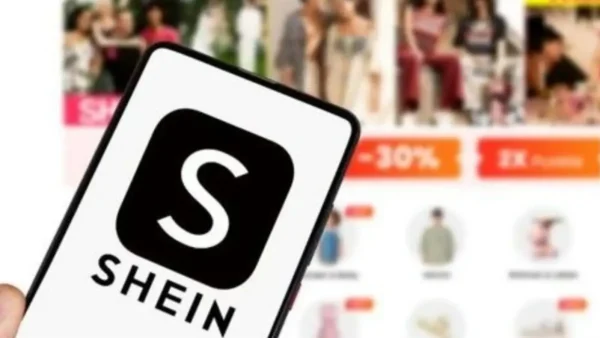 Banner promocional da Shein com roupas femininas e anúncio de desconto de 89 porcento