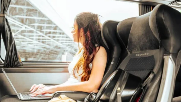 Como comprar passagem de ônibus pela internet em 2026: ClickBus, Buser, Quero Passagem e sites oficiais