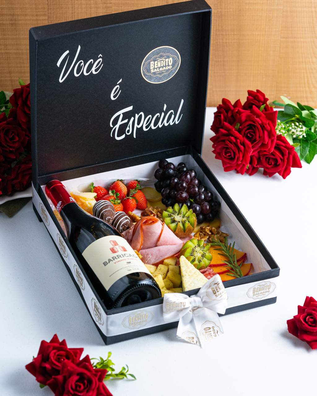 Cesta de Vinho e Petiscos