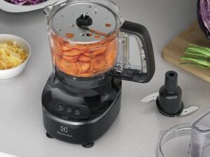 Multiprocessadores de alimentos comparados por potência e preço