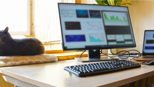 Monitores baratos comparados por preço por polegada e densidade de pixels