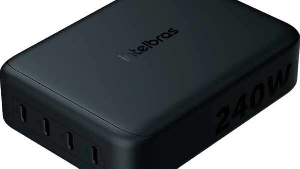 Power bank carregador portátil sobre a mesa