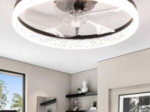Ventilador de teto com motor inverter instalado em quarto