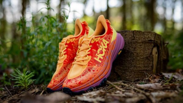 Tênis On Running e Hoka comparados por preço e avaliações